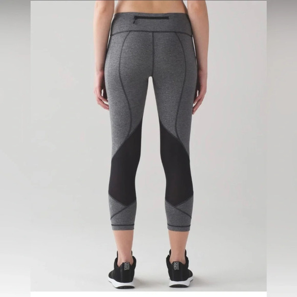 Lululemon Pace Rival Crop *22"
Heathered Black / Black (First Release) - Picture 2 of 6